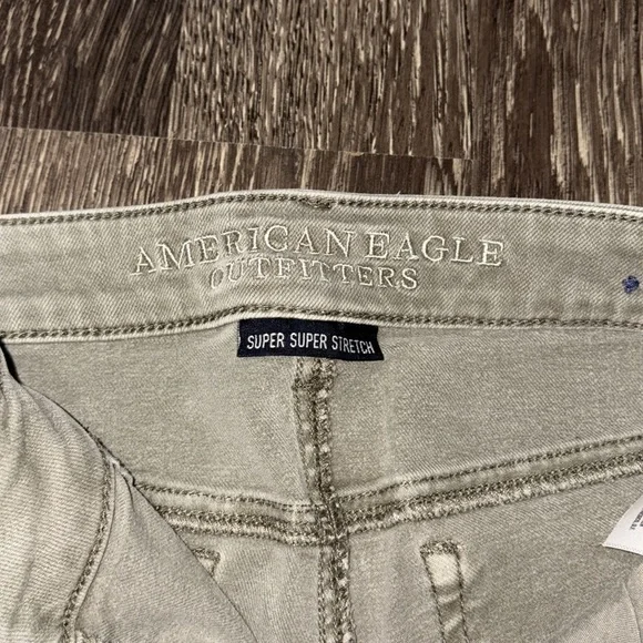 American Eagle Outfitters Women's Olive Shorts high rise super stretch shorts - Picture 4 of 5